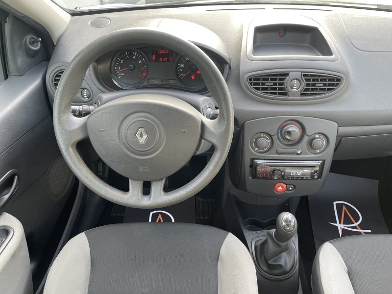 Renault Clio III 1.2l 16V 65ch Access 5 portes / Suivi Renault / Crit'Air 2 / 99.000 km 2011