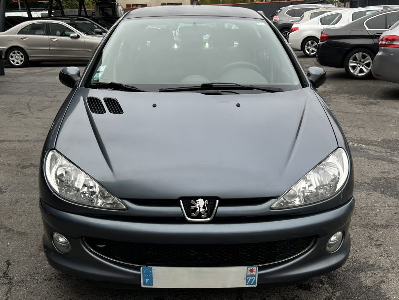 PEUGEOT 206 PHASE 2 1.4 HDI 70 Cv 5 PORTES CLIMATISATION REGULATEUR LIMITEUR BLUETOOTH Garantie 1 an