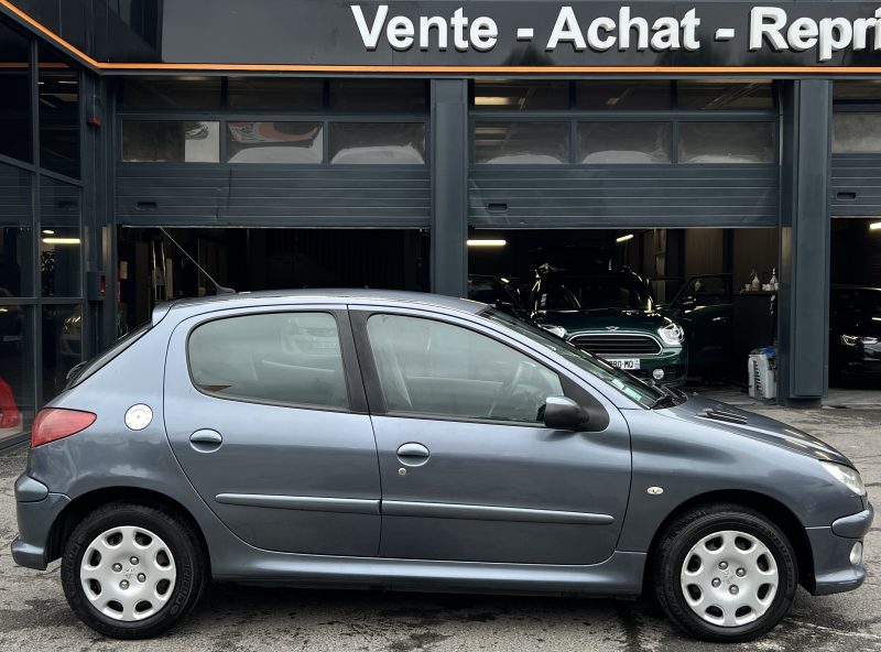 PEUGEOT 206 PHASE 2 1.4 HDI 70 Cv 5 PORTES CLIMATISATION REGULATEUR LIMITEUR BLUETOOTH Garantie 1 an