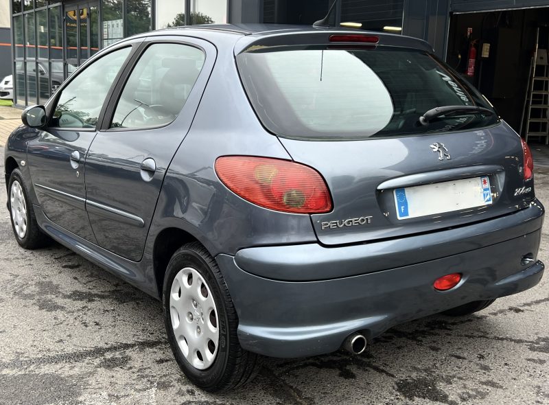 PEUGEOT 206 PHASE 2 1.4 HDI 70 Cv 5 PORTES CLIMATISATION REGULATEUR LIMITEUR BLUETOOTH Garantie 1 an