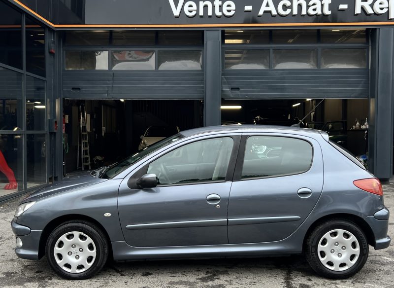 PEUGEOT 206 PHASE 2 1.4 HDI 70 Cv 5 PORTES CLIMATISATION REGULATEUR LIMITEUR BLUETOOTH Garantie 1 an