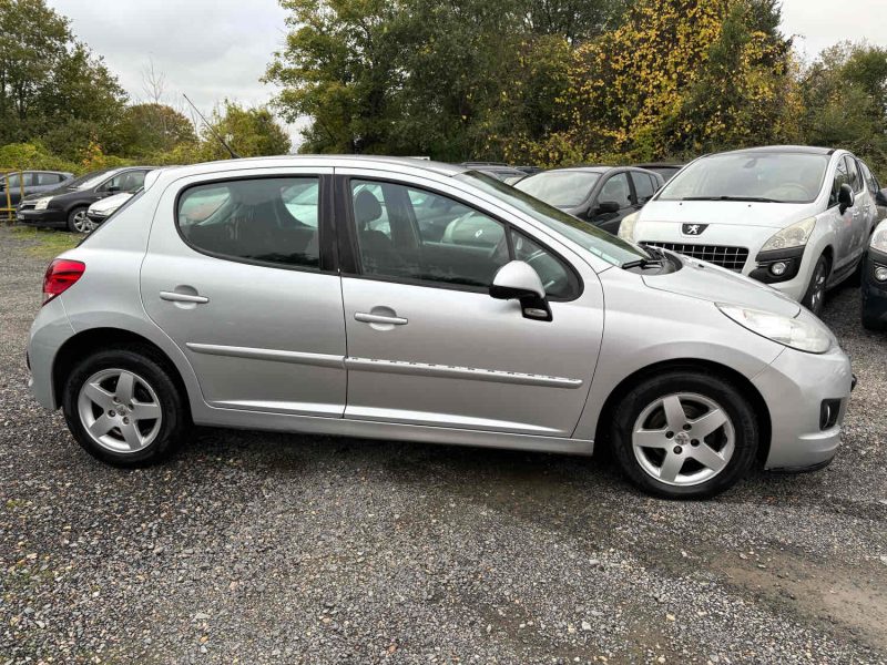 PEUGEOT 207 2012