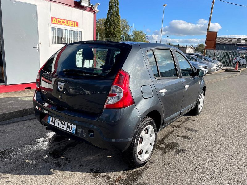 DACIA SANDERO 2010