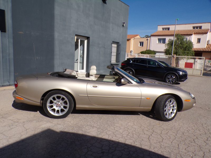 JAGUAR XKR CONVERTIBLE 2001