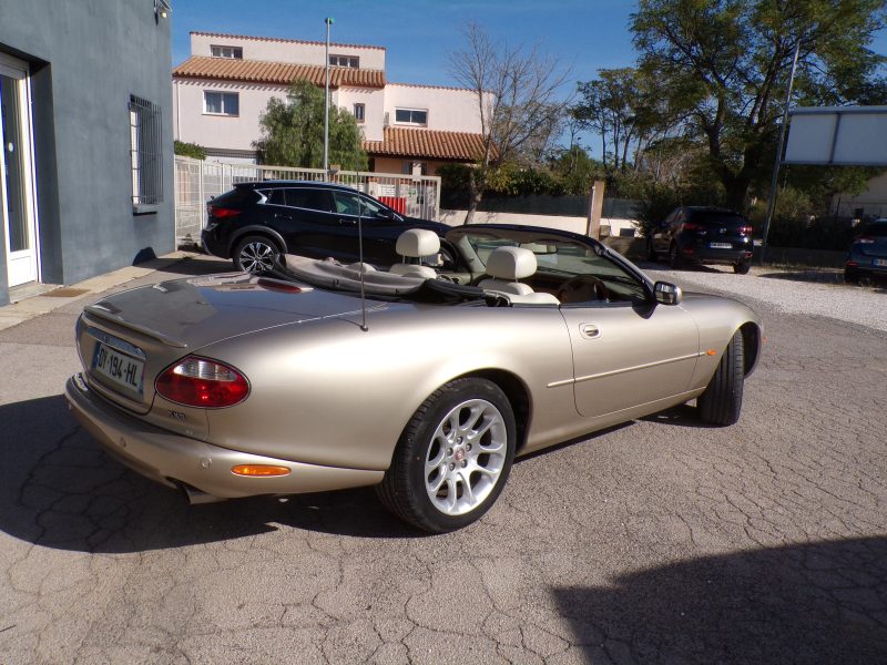 JAGUAR XKR CONVERTIBLE 2001