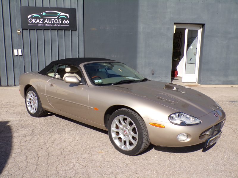 JAGUAR XKR CONVERTIBLE 2001