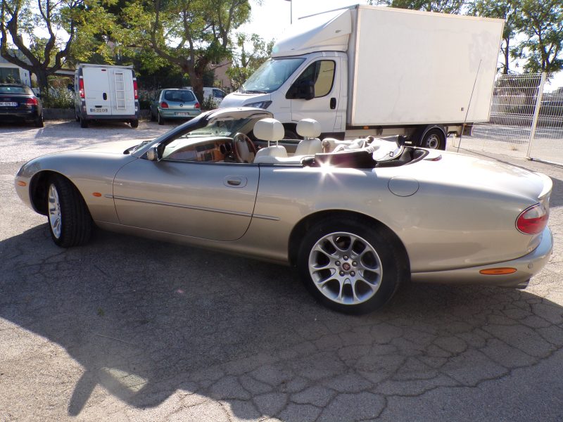 JAGUAR XKR CONVERTIBLE 2001