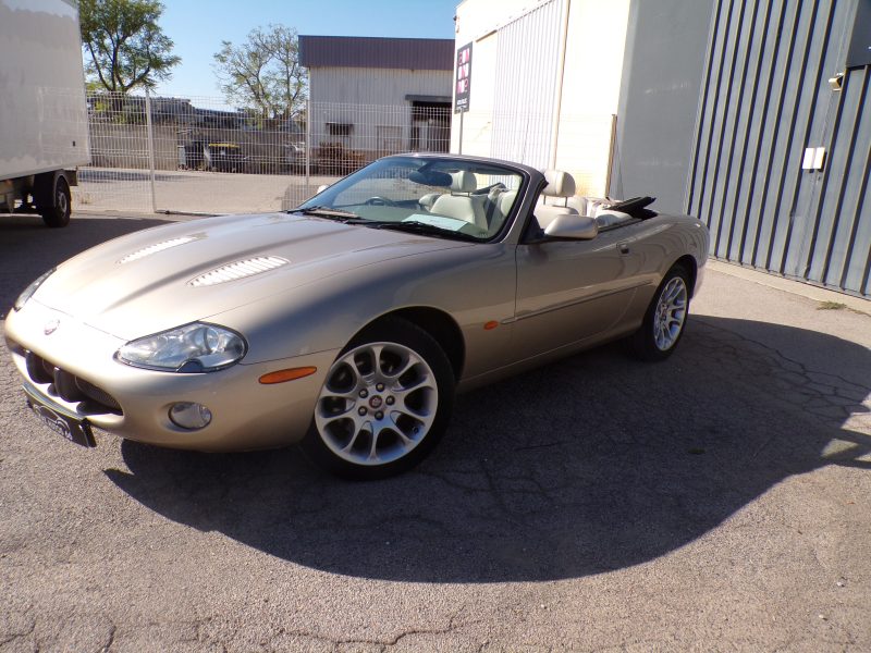 JAGUAR XKR CONVERTIBLE 2001