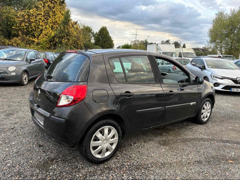 RENAULT CLIO 2011