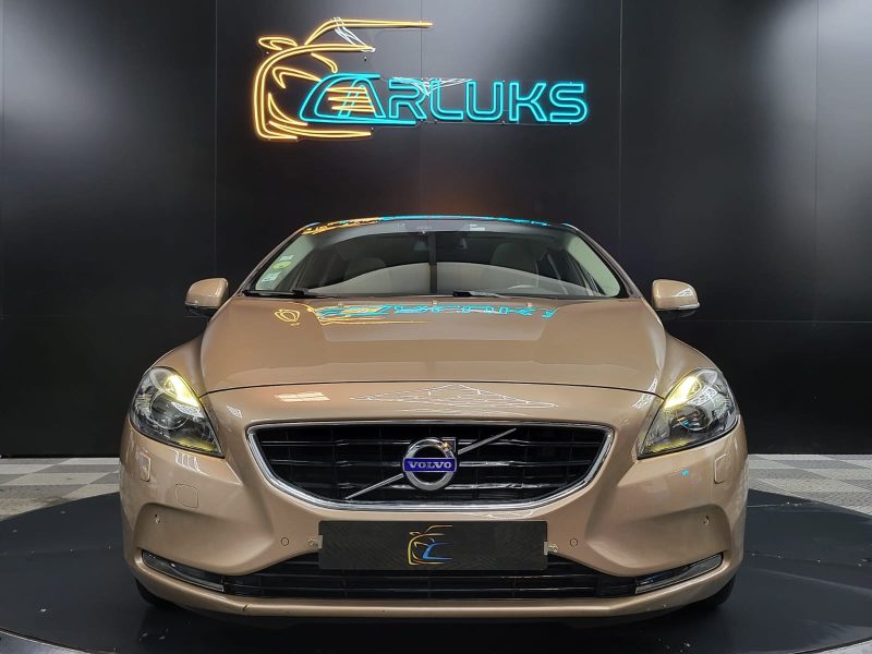 VOLVO V40 D3 150cv Summum Boîte Auto Geartronic6 / FAIBLE KILOMETRAGE