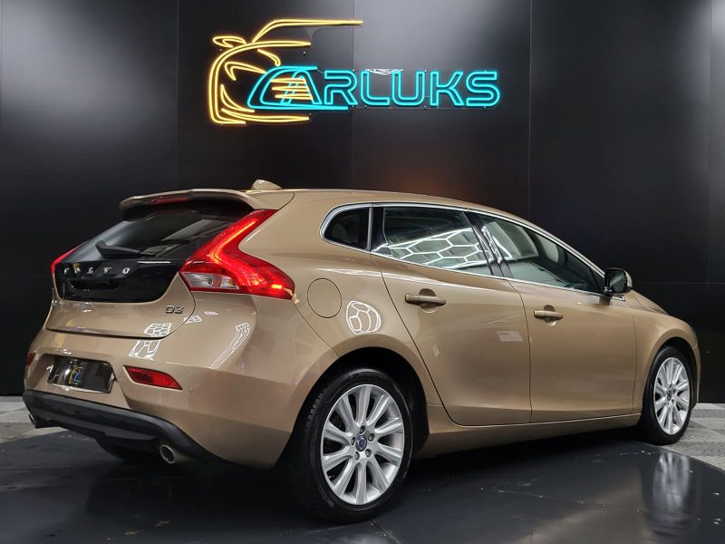 VOLVO V40 D3 150cv Summum Boîte Auto Geartronic6 / FAIBLE KILOMETRAGE