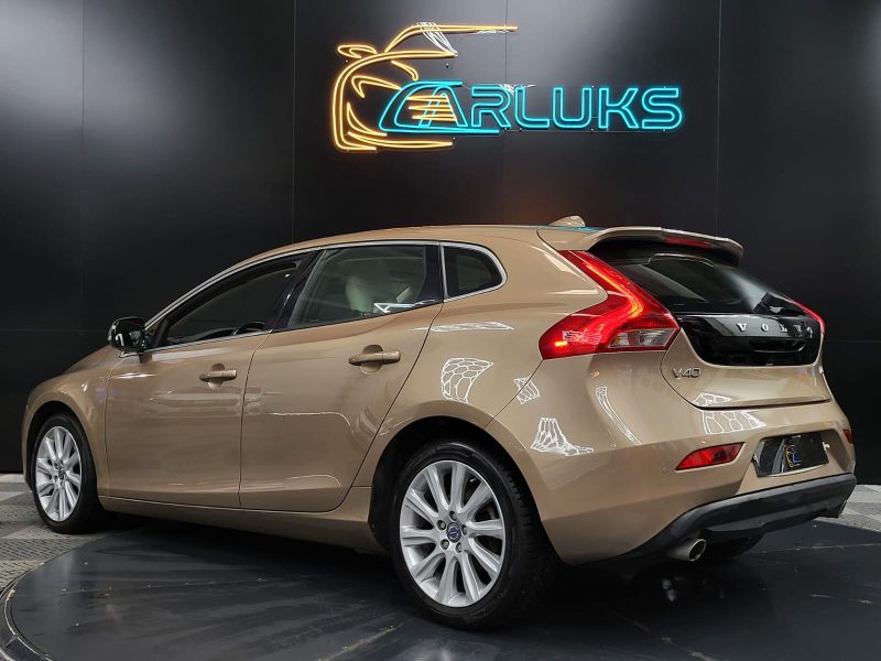 VOLVO V40 D3 150cv Summum Boîte Auto Geartronic6 / FAIBLE KILOMETRAGE