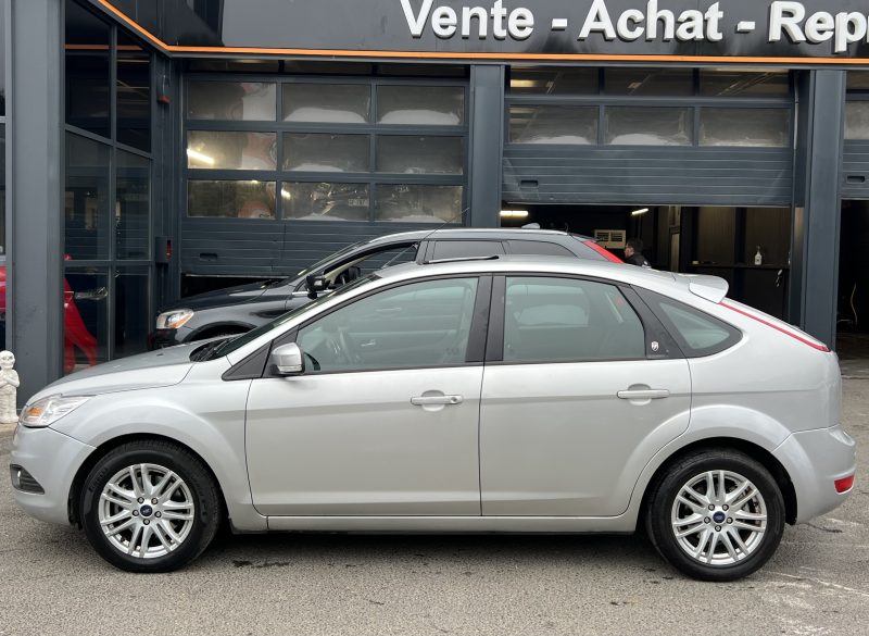 FORD FOCUS II TITANIUM 2.0 145 Cv 1ERE MAIN BOITE AUTO CUIR TOIT OUVRANT 30 400 Kms - GARANTIE 1 AN