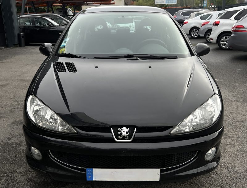 PEUGEOT 206 PHASE 2 1.4 i 75 Cv 1ERE MAIN 53 400 Km 5 PORTES CLIMATISATION BLUETOOTH - GARANTIE 1 AN