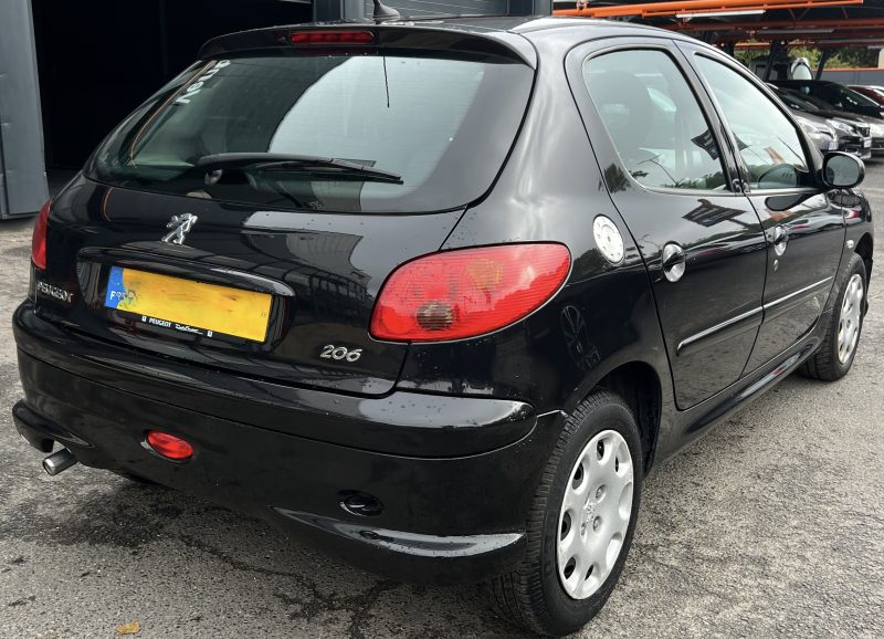 PEUGEOT 206 PHASE 2 1.4 i 75 Cv 1ERE MAIN 53 400 Km 5 PORTES CLIMATISATION BLUETOOTH - GARANTIE 1 AN