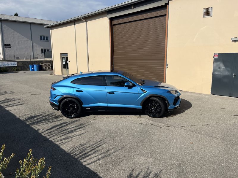 LAMBORGHINI Urus Performante