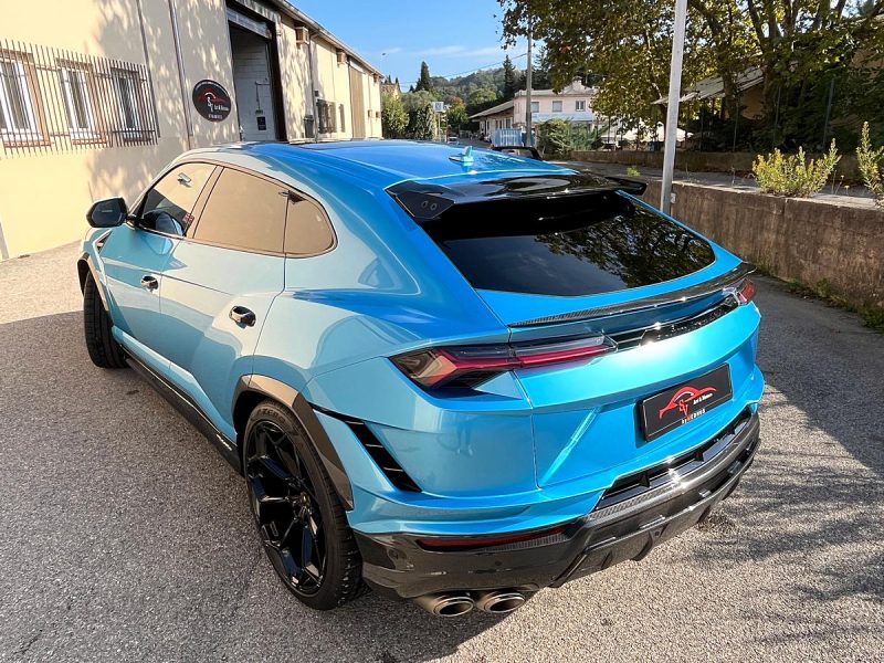 LAMBORGHINI Urus Performante