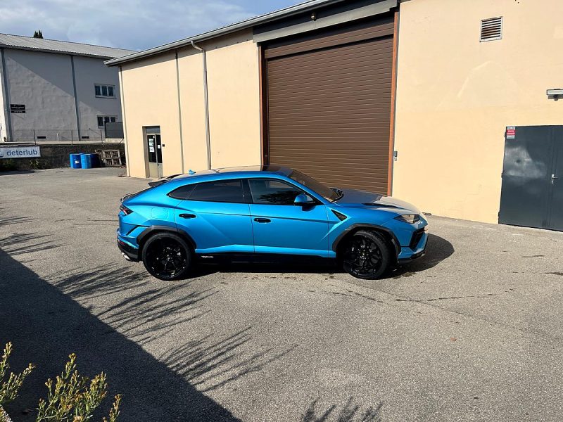 LAMBORGHINI Urus Performante