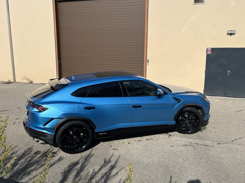 LAMBORGHINI Urus Performante