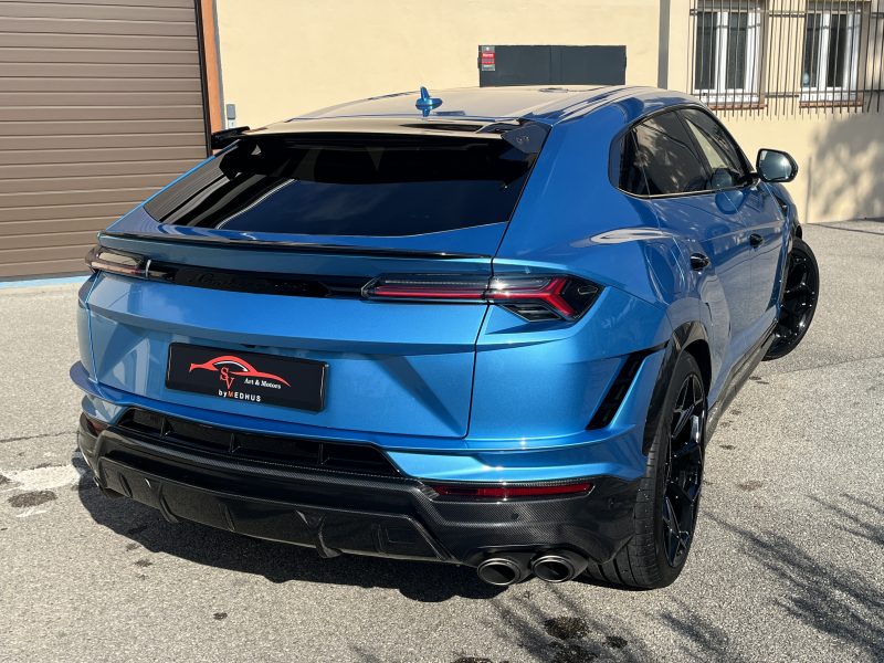 LAMBORGHINI Urus Performante