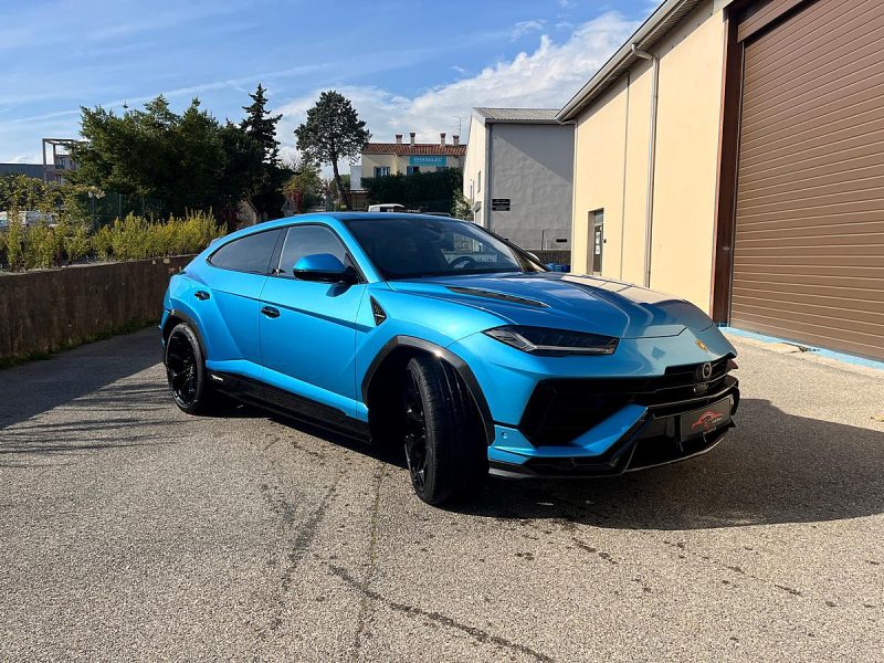 LAMBORGHINI Urus Performante