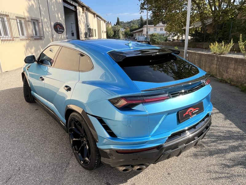 LAMBORGHINI Urus Performante