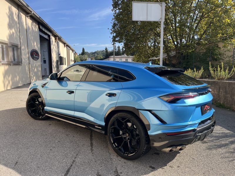 LAMBORGHINI Urus Performante