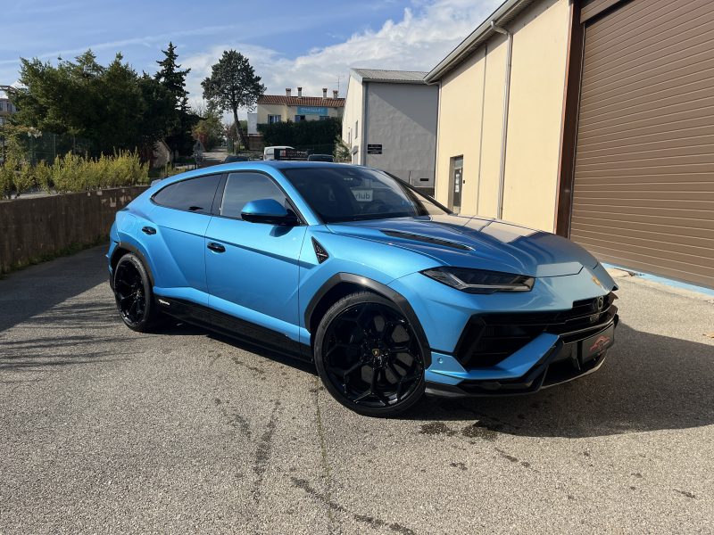 LAMBORGHINI Urus Performante