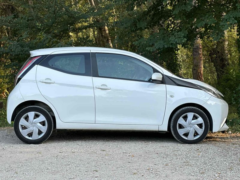 TOYOTA AYGO 1.0 VVT-i 69ch X-PLAY 5P