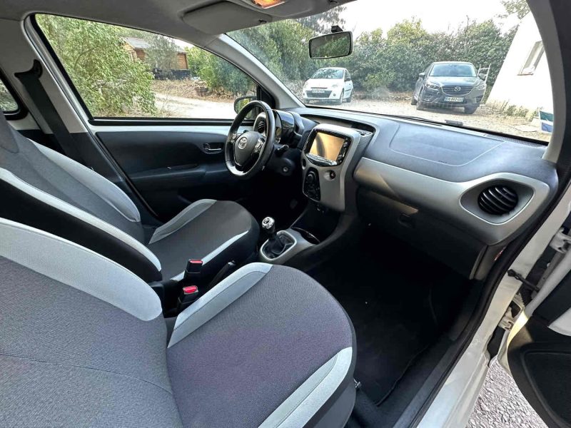 TOYOTA AYGO 1.0 VVT-i 69ch X-PLAY 5P