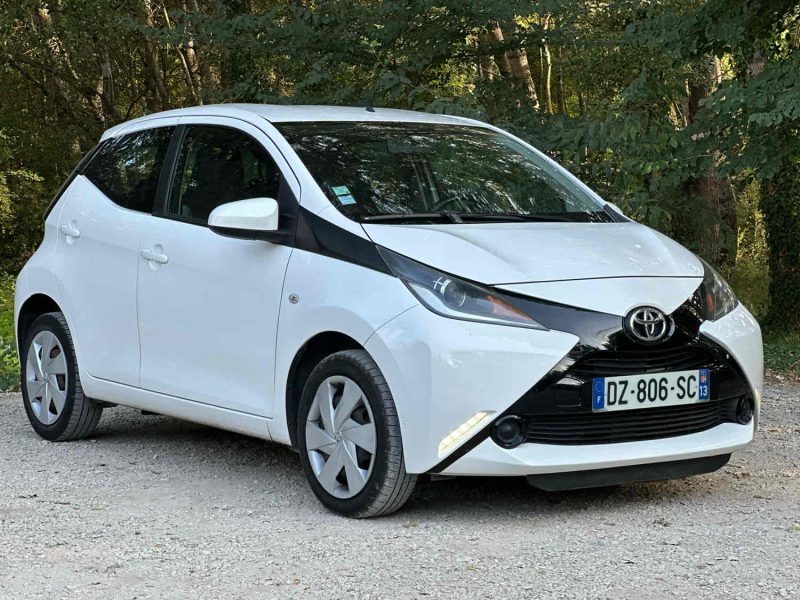 TOYOTA AYGO 1.0 VVT-i 69ch X-PLAY 5P