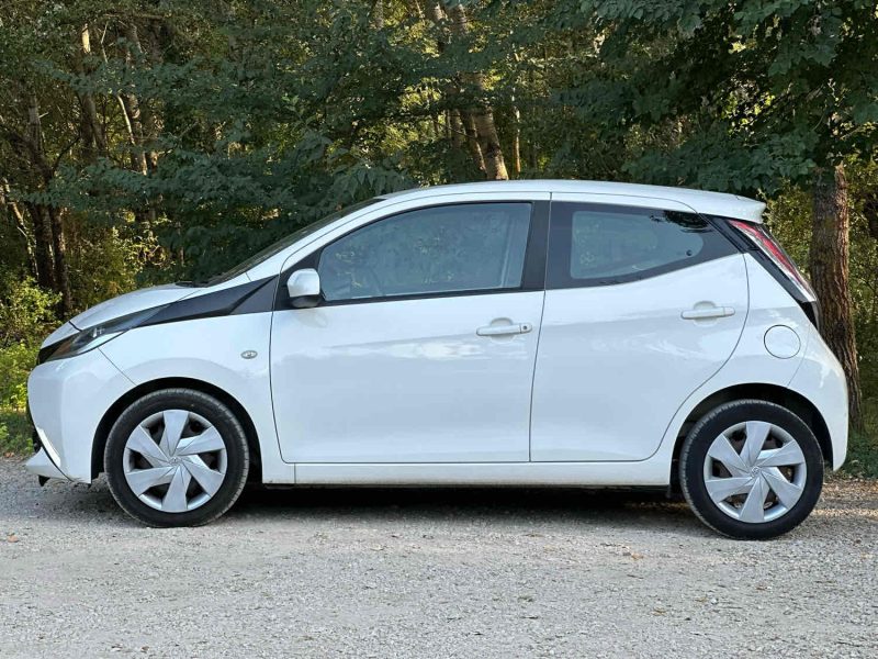 TOYOTA AYGO 1.0 VVT-i 69ch X-PLAY 5P