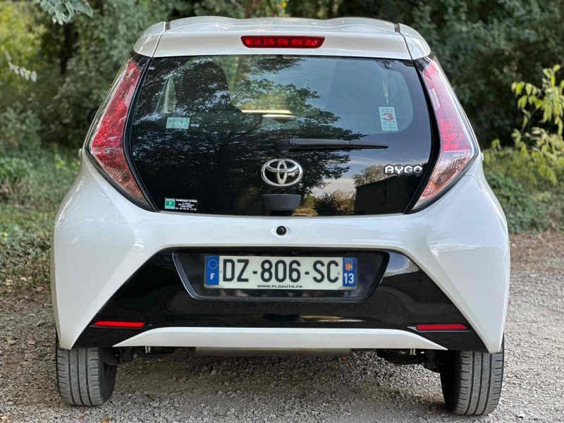 TOYOTA AYGO 1.0 VVT-i 69ch X-PLAY 5P