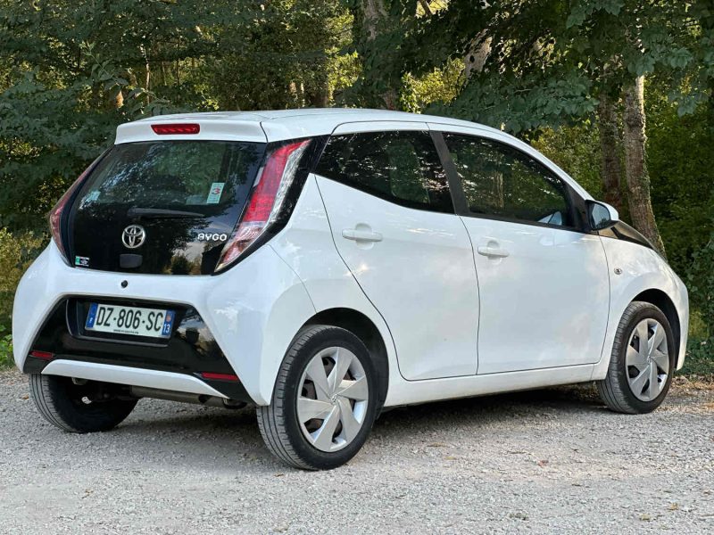 TOYOTA AYGO 1.0 VVT-i 69ch X-PLAY 5P