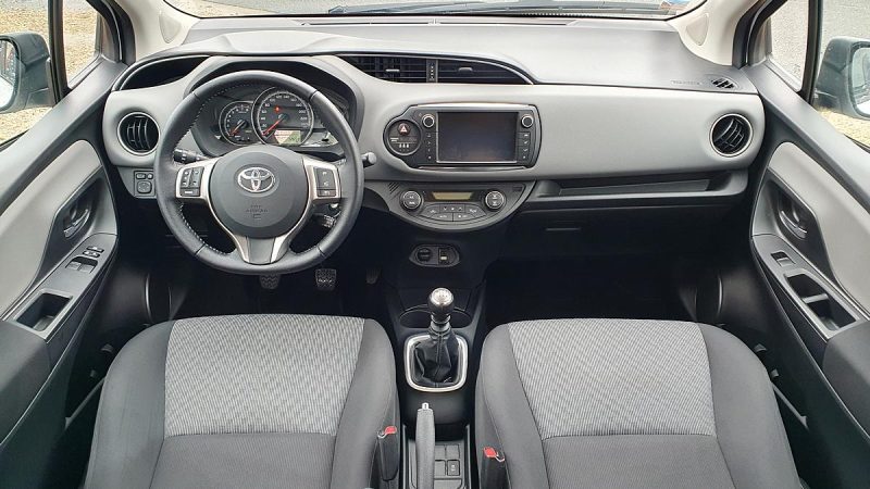 TOYOTA YARIS 2015