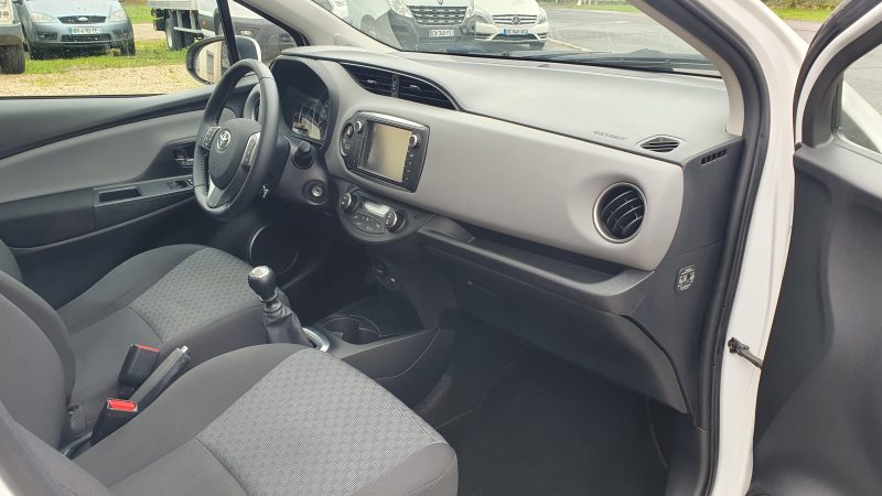 TOYOTA YARIS 2015