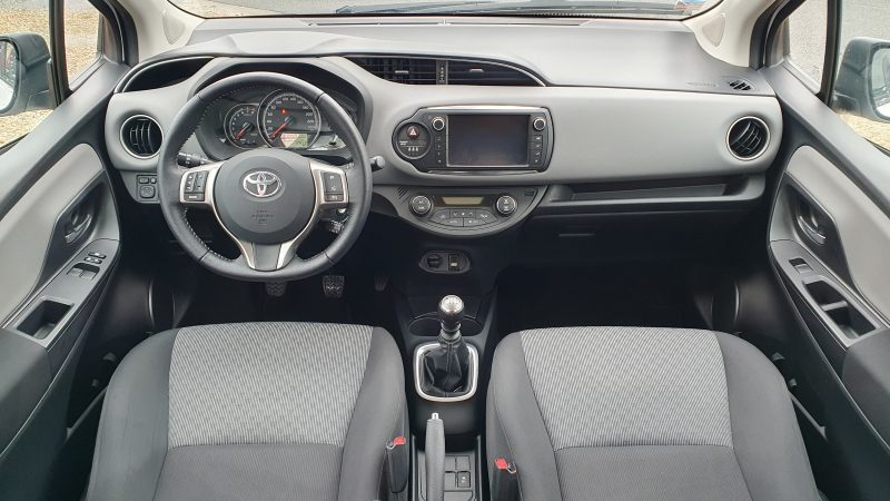 TOYOTA YARIS 2015