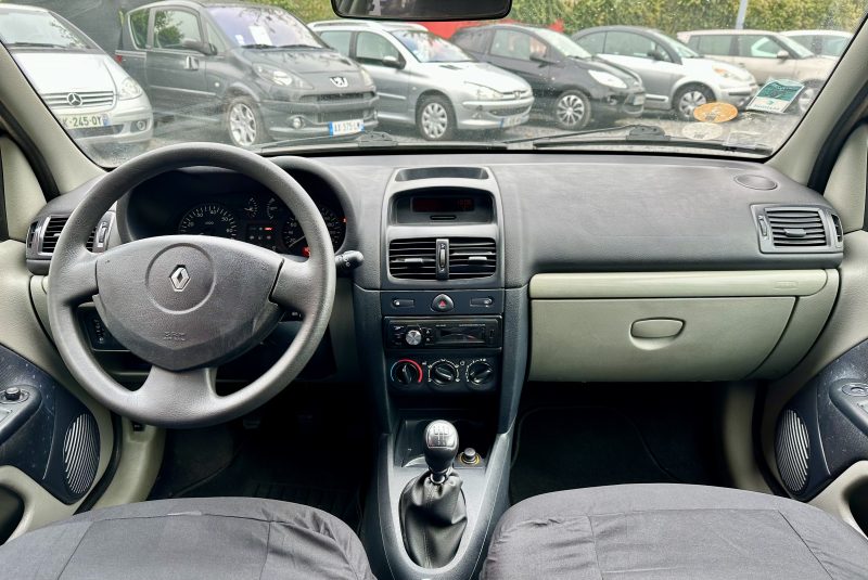 RENAULT CLIO 2003