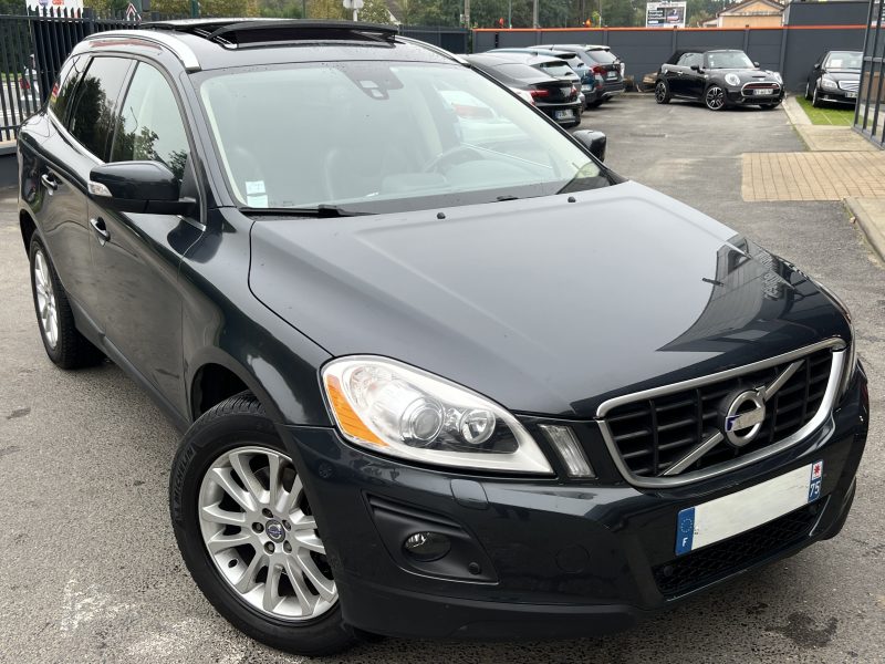 VOLVO XC60 XENIUM D5 2.4 5 CYLINDRES 205 Cv AWD 4x4 BOITE AUTO CUIR TOIT OUVRANT GPS - GARANTIE 1 AN