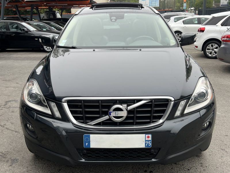 VOLVO XC60 XENIUM D5 2.4 5 CYLINDRES 205 Cv AWD 4x4 BOITE AUTO CUIR TOIT OUVRANT GPS - GARANTIE 1 AN