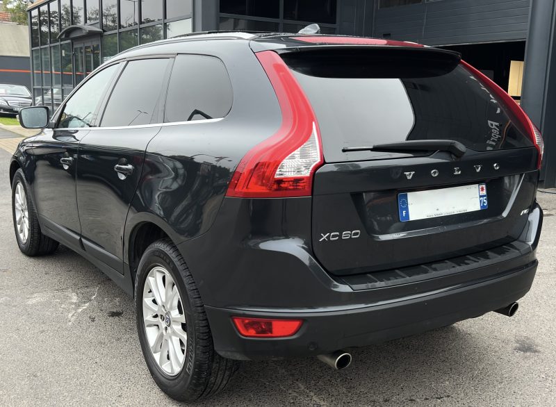 VOLVO XC60 XENIUM D5 2.4 5 CYLINDRES 205 Cv AWD 4x4 BOITE AUTO CUIR TOIT OUVRANT GPS - GARANTIE 1 AN