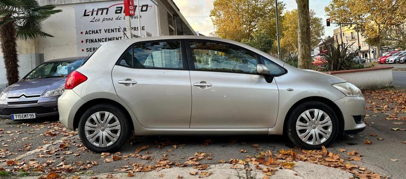 TOYOTA AURIS 2008