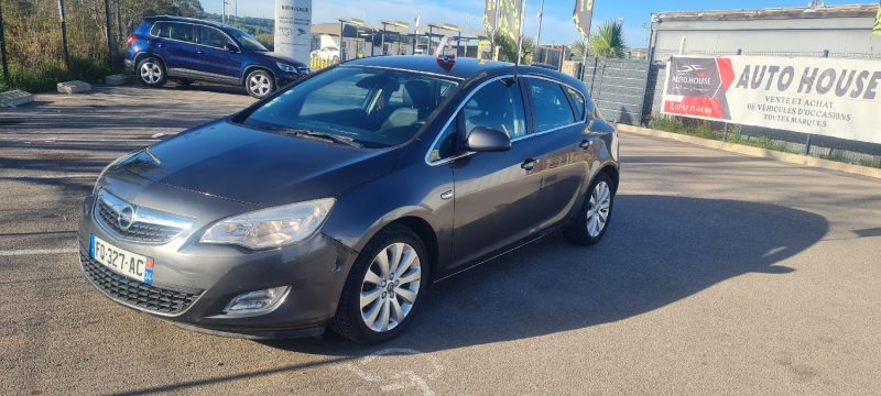 OPEL ASTRA 2011