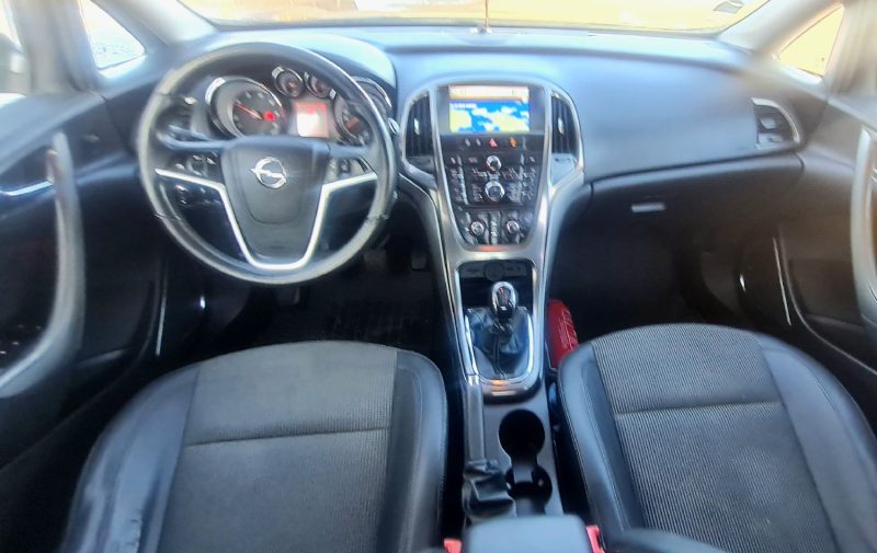 OPEL ASTRA 2011