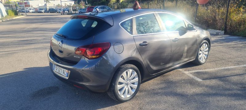 OPEL ASTRA 2011