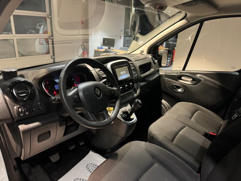 RENAULT TRAFIC 2020