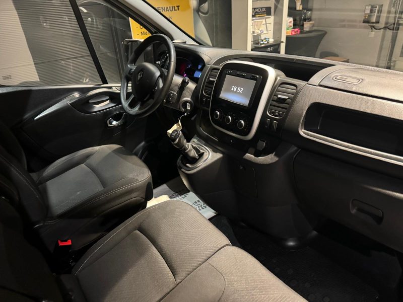 RENAULT TRAFIC 2020