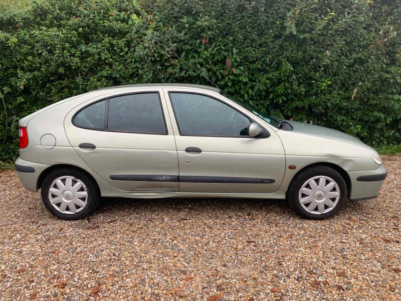 RENAULT MEGANE 2002 1.6 16V (107Ch)