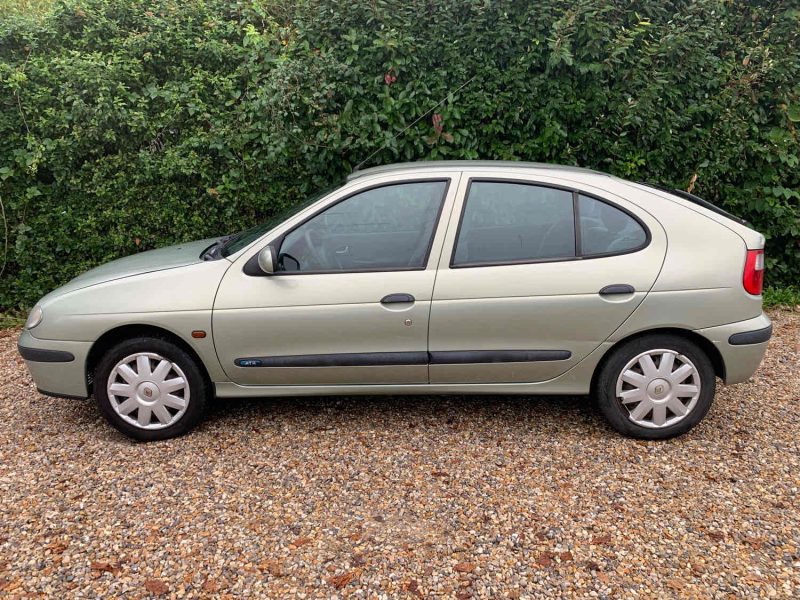 RENAULT MEGANE 2002 1.6 16V (107Ch)