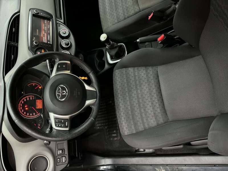 TOYOTA YARIS 2015